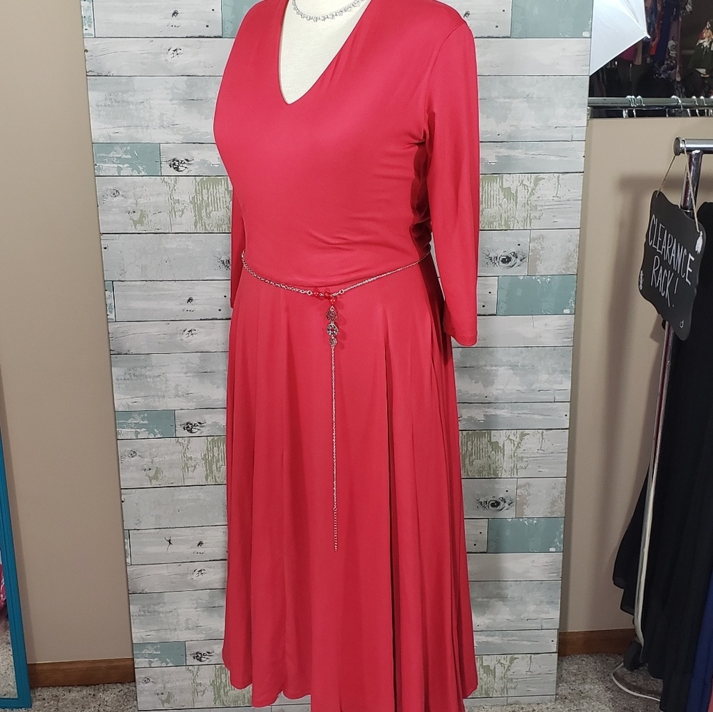 Essential Midi Dress Red - Picture 3 of 3